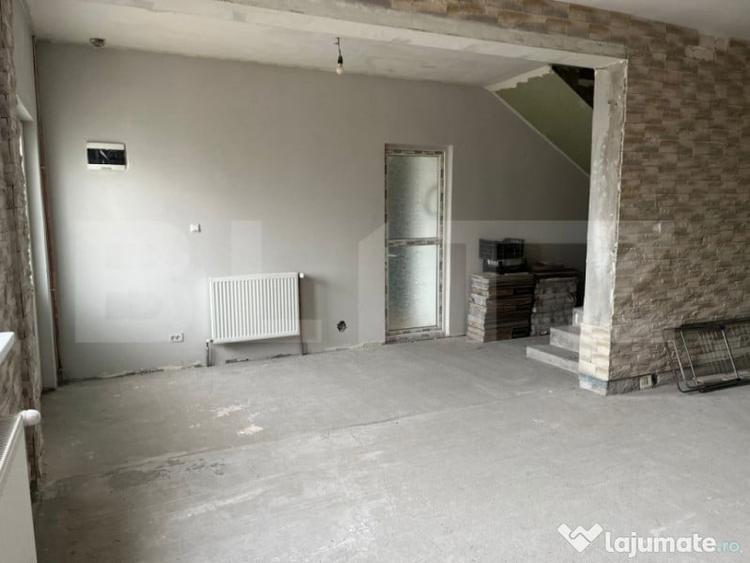 Casă cu 7 camere cu Teren 564 Mp în Central
