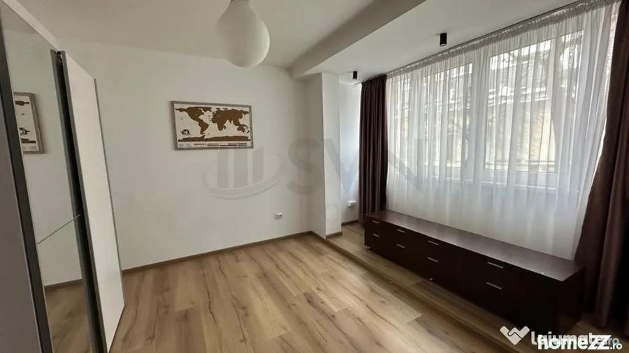 Apartament cu 3 camere semidecomandat în Cișmigiu