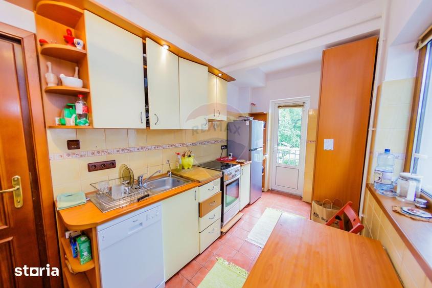 Casă cu 5 camere cu Teren 660 Mp în Central
