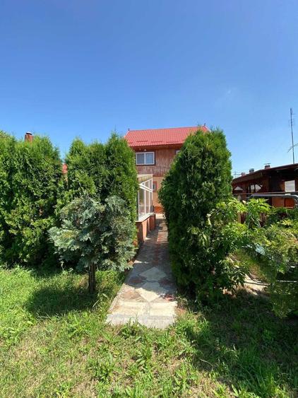 Casă cu 4 camere în Huțani