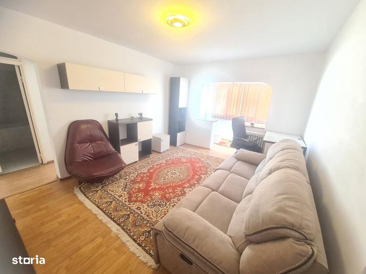 Apartament cu 3 camere semidecomandat în Orizont