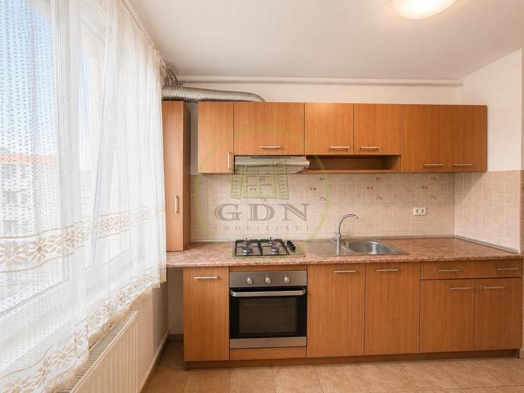 Apartament cu 4 camere decomandat în Rahova