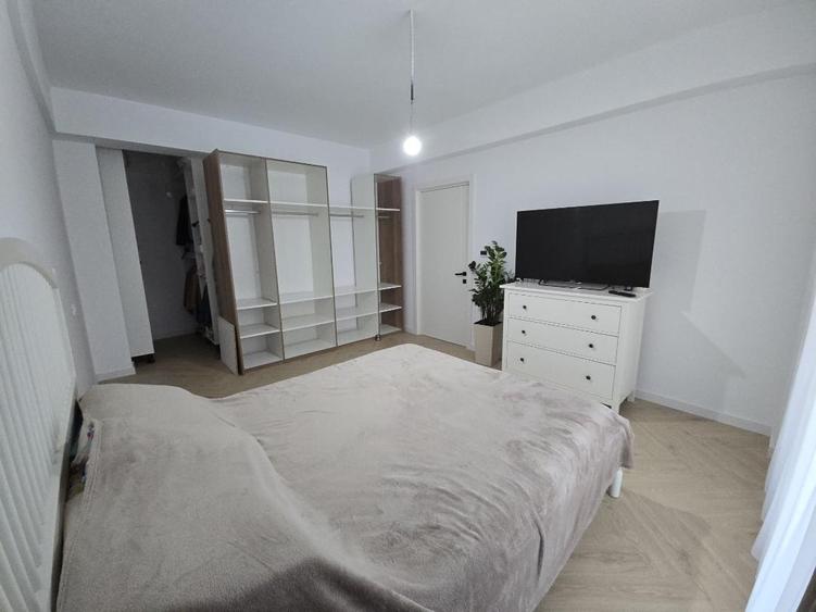 Apartament cu 3 camere, mobilat în Băneasa