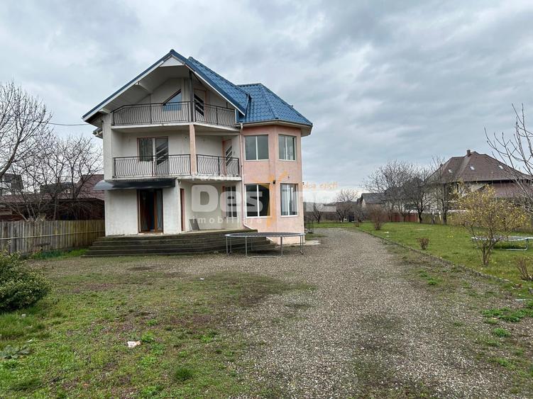 Casă individuală cu 6 camere cu Canalizare în Ciritei