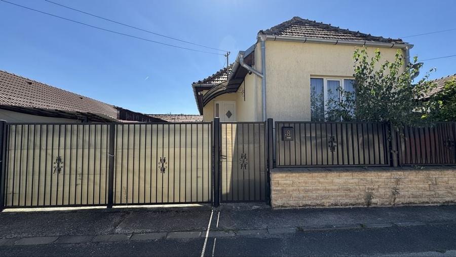 Casă cu 2 camere în Central