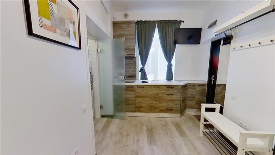 TUR 3D! Proprietate cocheta, pretabila regim hotelier, Centrul Istoric Brasov - 2