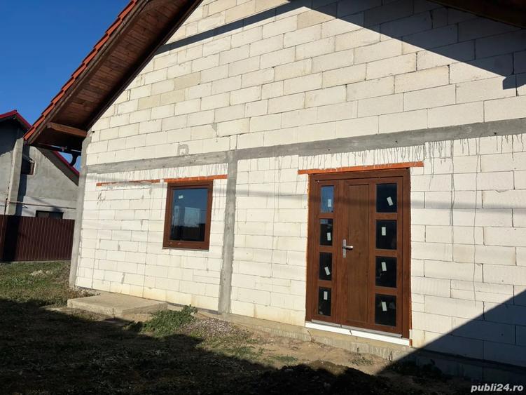 Vand casa la rosu cu tamplarie PVC - 13