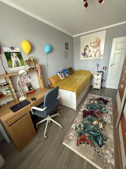 Apartament cu 4 camere semidecomandat, mobilat în Fizicienilor