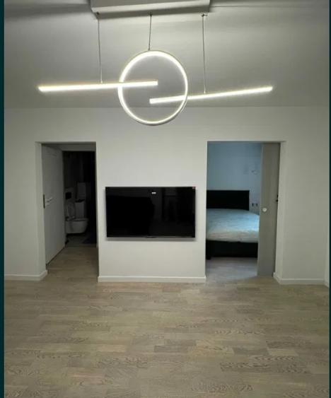 Romana,Piata Amzei,et.2/10,Renovat,Totul Nou,mobilat utilat complet - 2