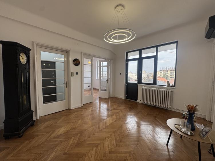 Apartament cu 3 camere semidecomandat în Rosetti