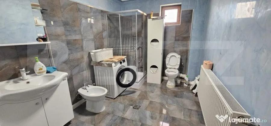 Casă cu 5 camere cu Teren 1300 Mp în Valea