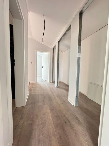 Duplex despartit prin camera tehnica - 4 camere Toate Utilitatile - 8