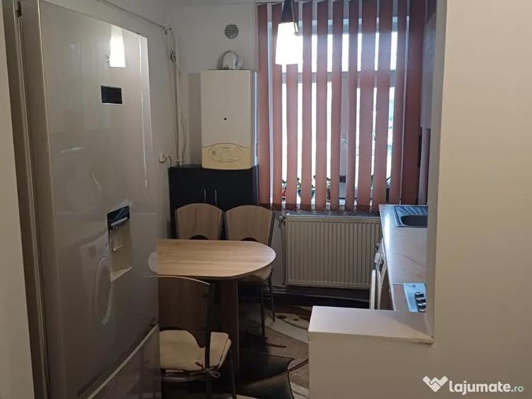 Proprietar, vand direct - apartament doua cam./parter, cartier Gara/Caracal - 2