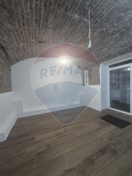 Spatiu comercial 60 mp zona cetrala - 3