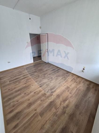 Ansamblu casa de locuit, hala productie ,spatiu de birouri si teren - 6