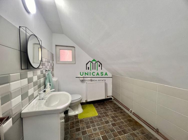 Casă individuală cu 6 camere cu Canalizare în Central