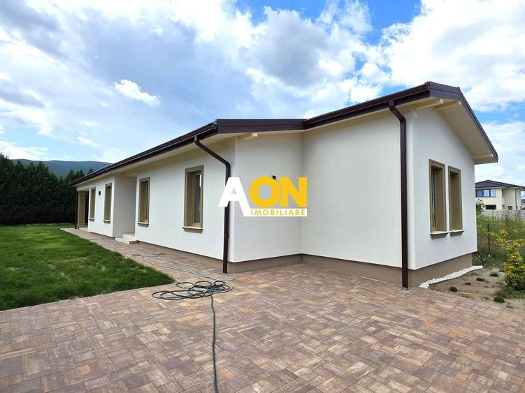 Casă individuală cu 4 camere cu Canalizare în Micești