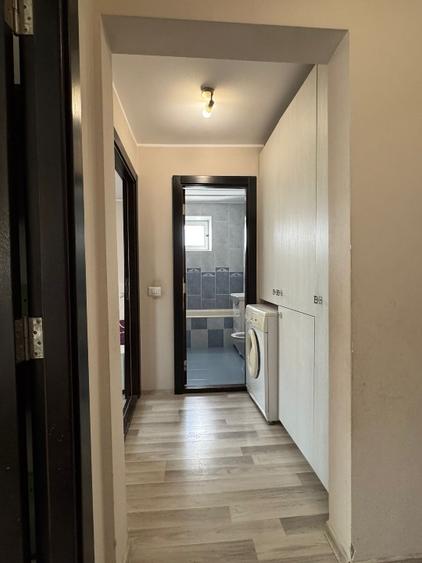 Vând Apartament cu 3 camere, decomandat, et. 3, 68 mp + acces la 100 mp  - 15