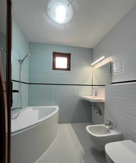 Apartament cu 3 camere decomandat în Faleza Nord