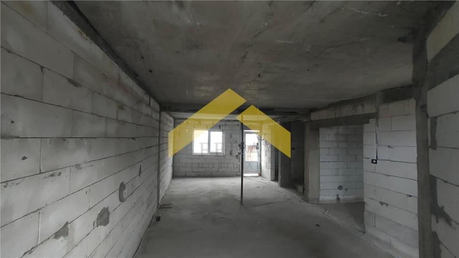 Casa la rosu de vanzare in localitatea Fantanele - 3