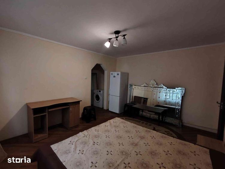 Apartament cu 2 camere semidecomandat în Micro 6