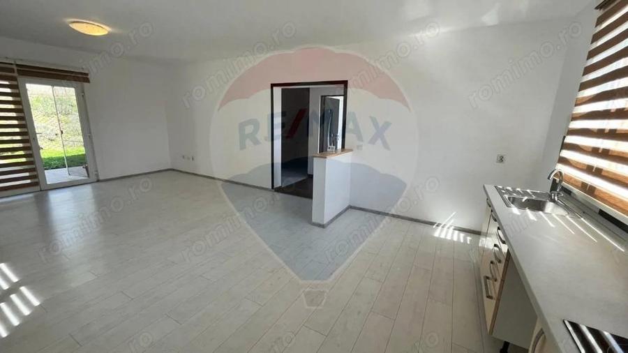 Vila de vanzare langa lac - Medias - 14