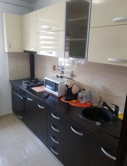 Proprietar inchiriez apartament 3 camere 500 - 4