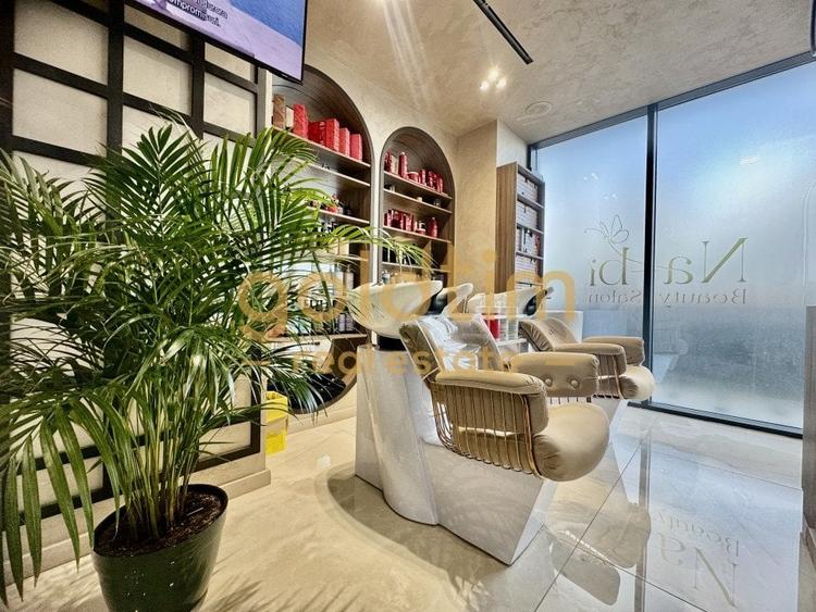 SPATIU VITRINA/ PRETABIL SALON INFRUMUSETARE - 12