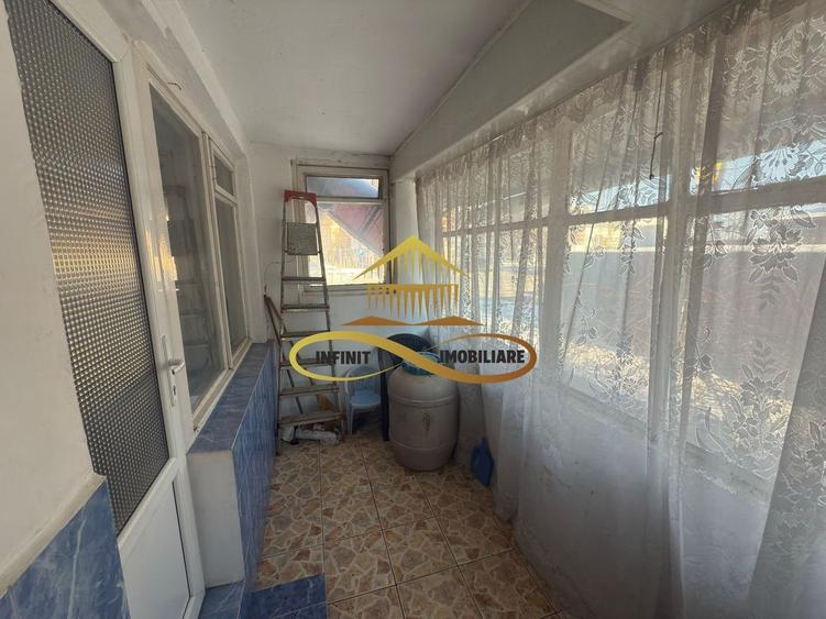 De vanzare apartament 3 camere Roman Neamt - 17