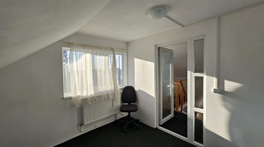 Casă de închiriat - 900 euro - 3