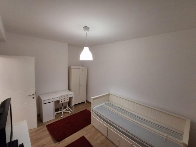 PROPRIETAR Apartament renovat, 3 camere| 2 băi | balcon mare | loc parcare | - 2