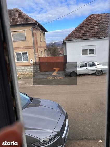 Casă cu 4 camere cu Teren 2328 Mp în Vadu Crișului