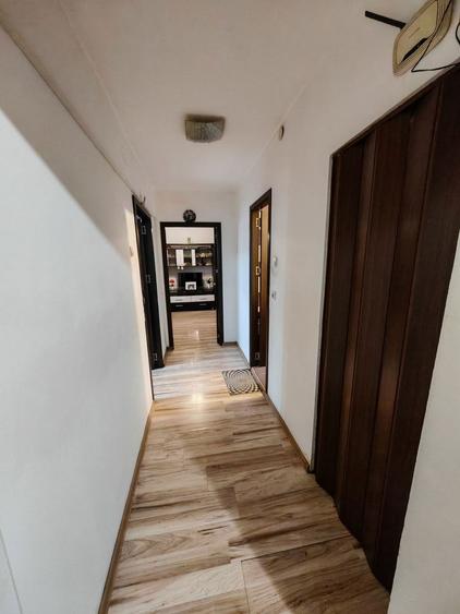 Vand apartament 2 camere Basarabia - 1