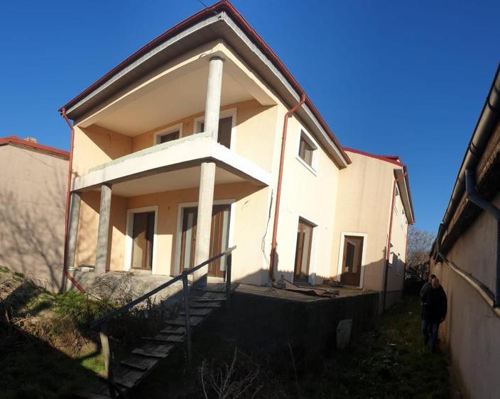 Super VILA P+1+ M, 310mp construiti Teren 470mp cu 12 deschidere Brailita - 2