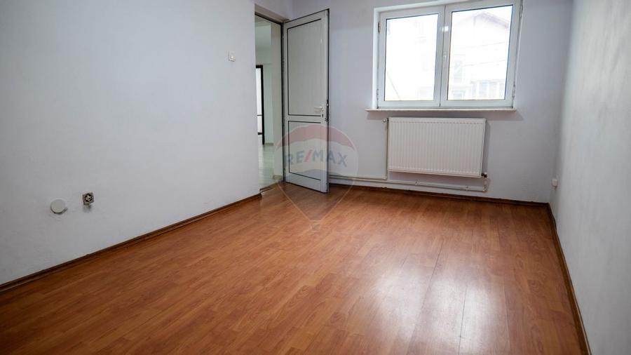 VILĂ MIXTĂ DE VÂNZARE – STRADA 1 DECEMBRIE 1918 - 26