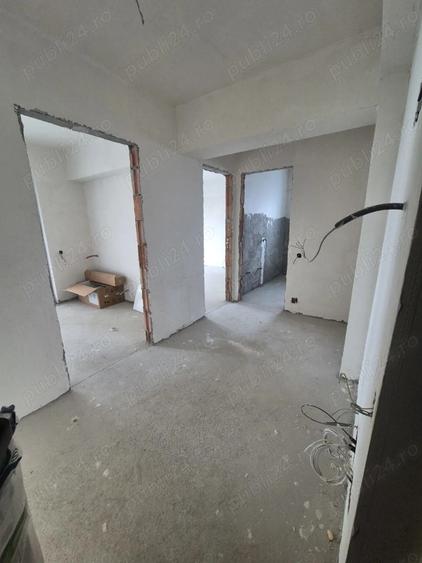Vand apartament compus din 2 camere, hol, baie ,bucatarie si balcon, semifinisat Str. Liviu Rebreanu - 3