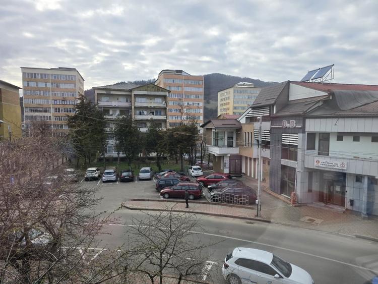 Apartament 4 camere, 3 băi, complet renovat, etaj 2, balcon, sub prețul pieței - 4