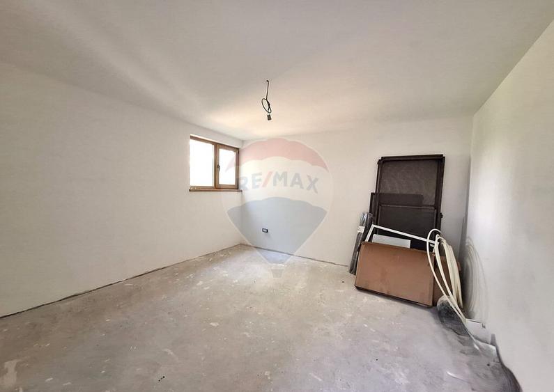 Casa / Vila la gri aproape gata sa devina acasa ! - 17