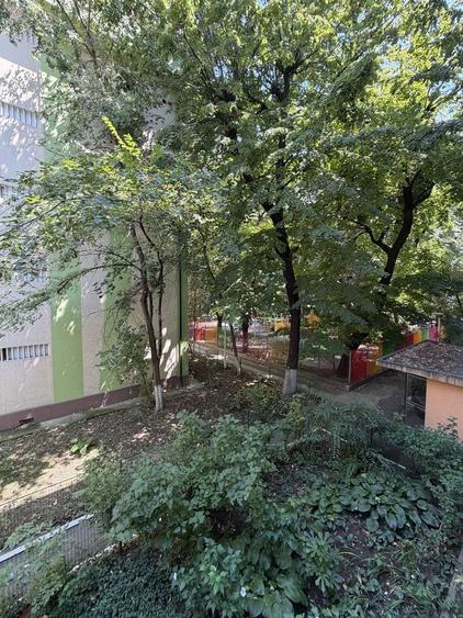 Apartament cu 3 camere semidecomandat în Nerva Traian
