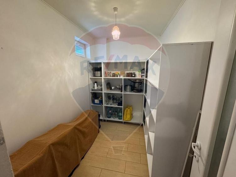 Casă / Vilă cu 6 camere de vânzare în zona Darmanesti - 50