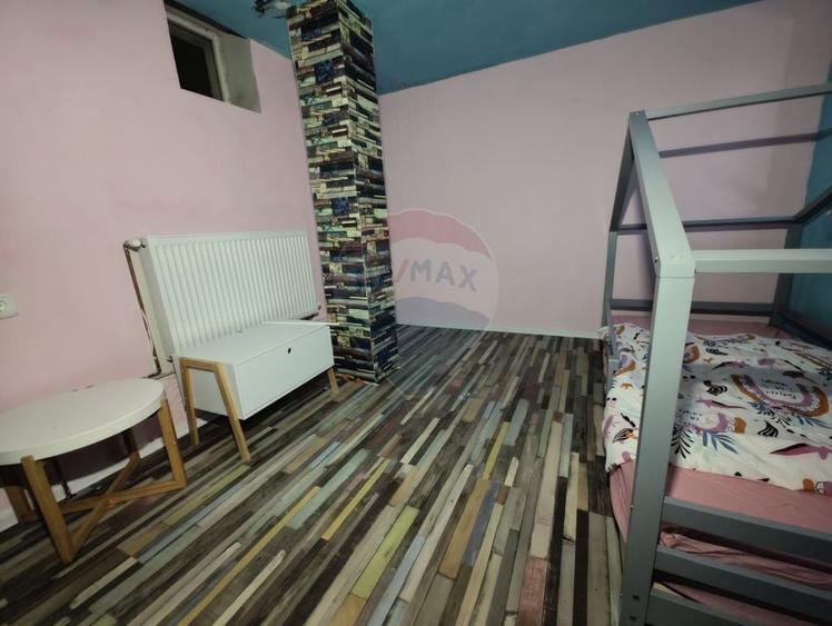 Casa de vanzare cu teren de 2175 mp,anexe si livada generoasa | Mailat - 13