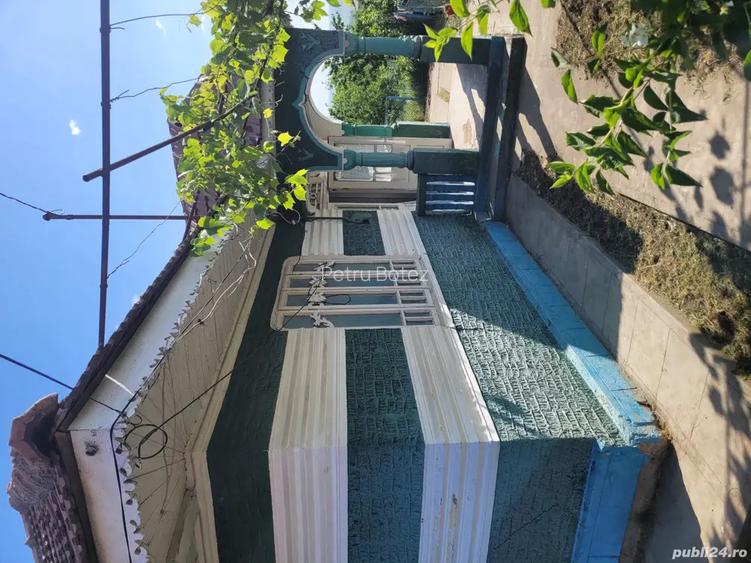 Casa batraneasca laga Vama Albita,