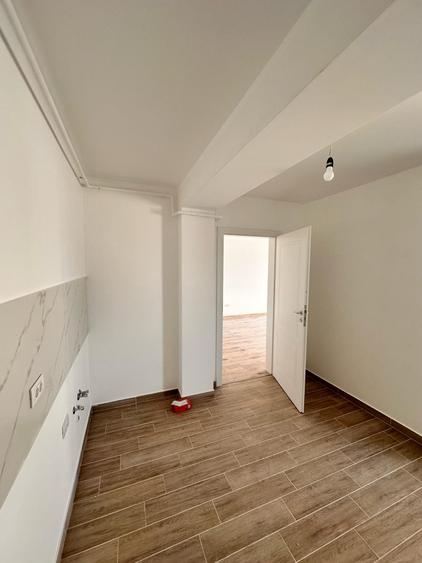 Apartament tip penthouse cu balcon si terasa bloc nou - 2