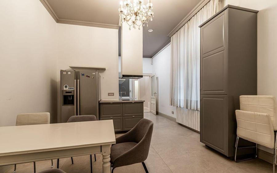 Apartament spatios cu 3 camere de LUX pe Metianu Comision 0 - 10