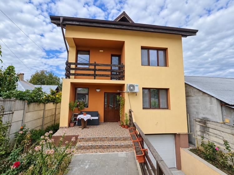 Casă individuală cu 6 camere cu Canalizare în Rolast