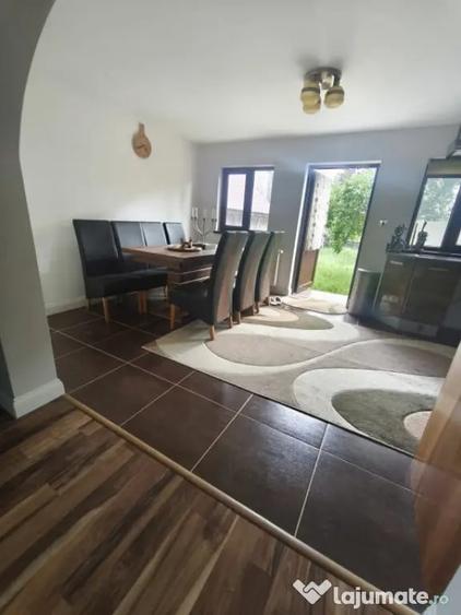 Casă cu 4 camere cu Teren 2600 Mp în Horodnic