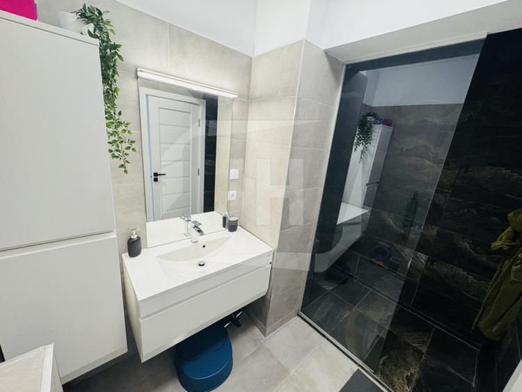 Apartament cu 4 camere semidecomandat, mobilat în Iris
