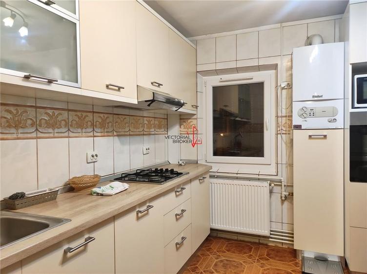 Apartament cu 3 camere decomandat, mobilat în Doamna Ghica