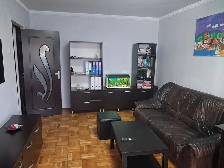Apartament cu 3 camere decomandat în Moșilor