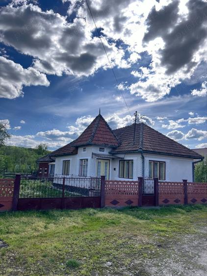 Casă cu 2 camere cu Teren 416 Mp în Luna